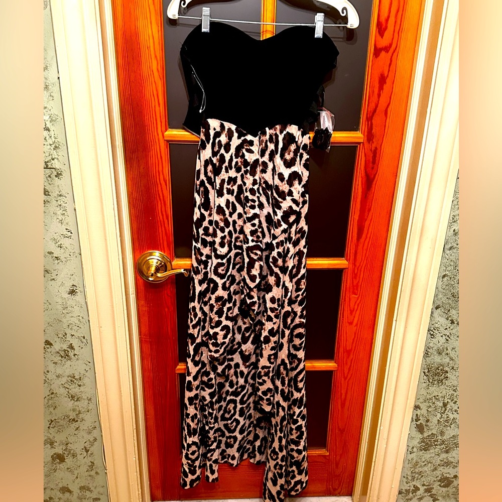Sweetheart neckline leopard dress